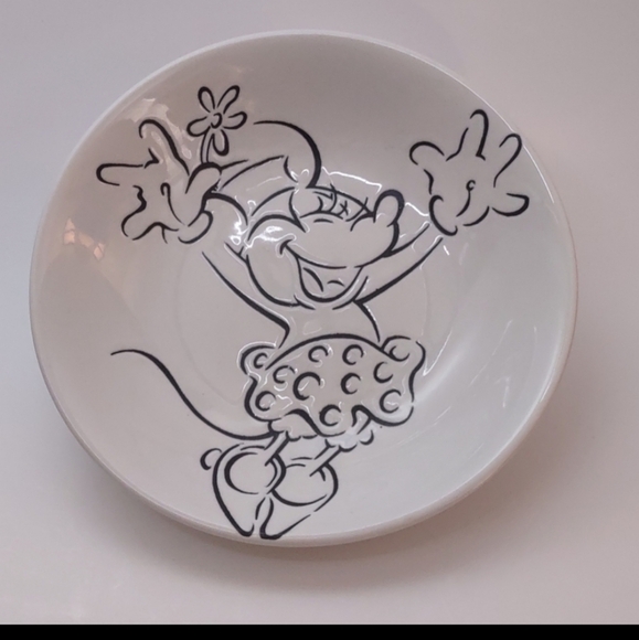 Mickey & Co Minnie Mouse Embossed Bowls 2 Different Poses by Gibson Overseas Inc - Picture 1 of 5